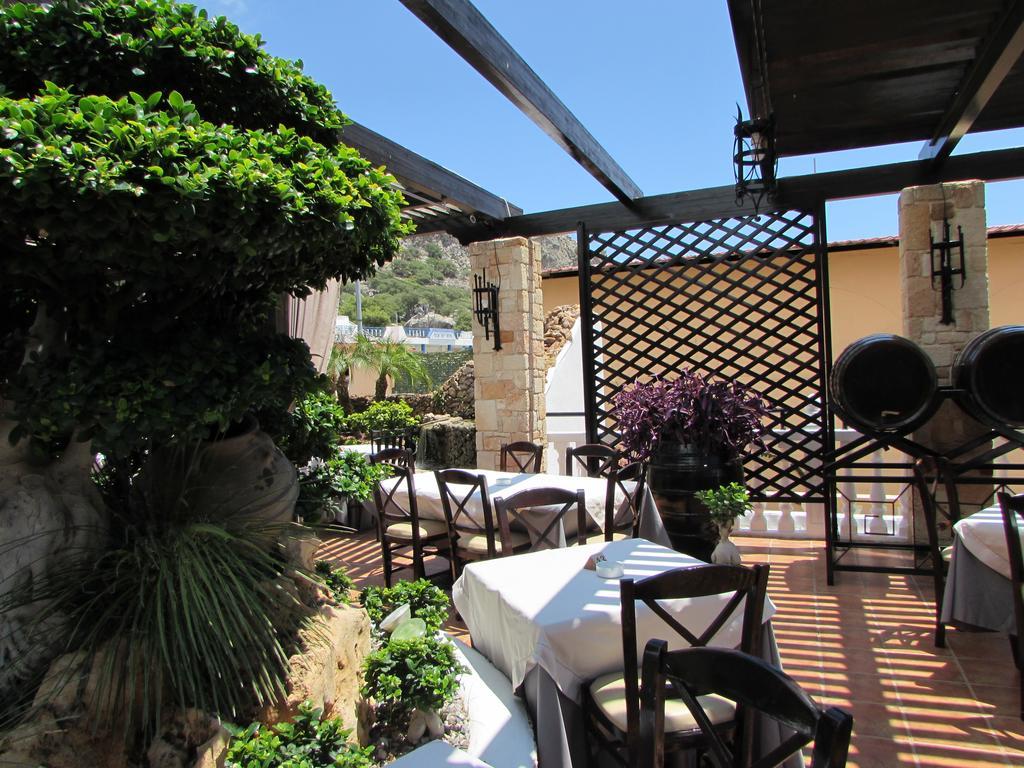Coralli Pefki (Rhodes)